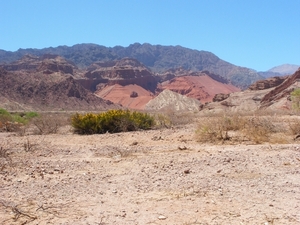 IMGP1996 Baan van Cafayate naar Salta met prachtige rotsformaties