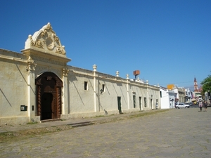 IMGP2021Monumentale inganspoort Salta