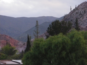 IMGP2059  Purmamarca met de bergen van de Siete colores of zeven 