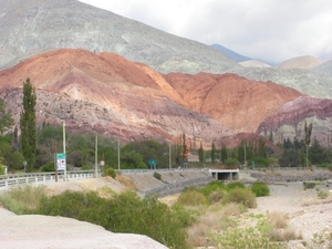 IMGP2073 Humahuaca, cerro de siete colores