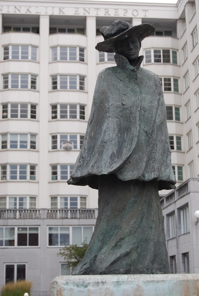 Beeldje naar ontwerp Van Mieghem 2