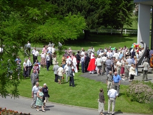 GRAND GROUPE LORS D'UNE FETE.