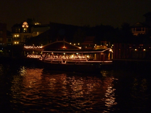 Thailand - Bangkok klong tour Chao praya rivier By night mei 2009