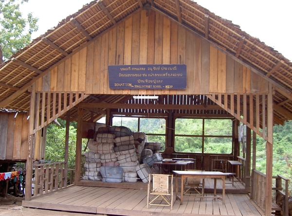 Thailand - Mae hong son. Long neck Karen Villages stam mei 2009 (