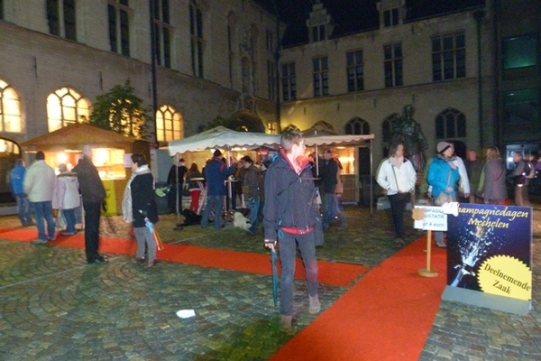 161-Kerstmarkt op binnenplaats stadshuis