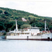 Passagierschip Mwongozo aan de TRC terminal , erachter tanker