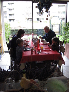 11) Aan tafel voor de soep