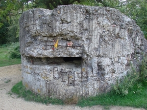 DSC07958 - restant de bunker - remnance of concrete bunker