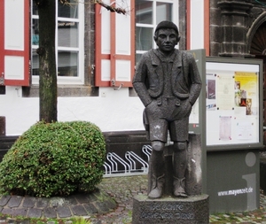 037-MAYEN-3446