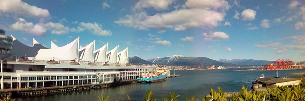 9 Vancouver _Canada Place en de North Shore Mountains