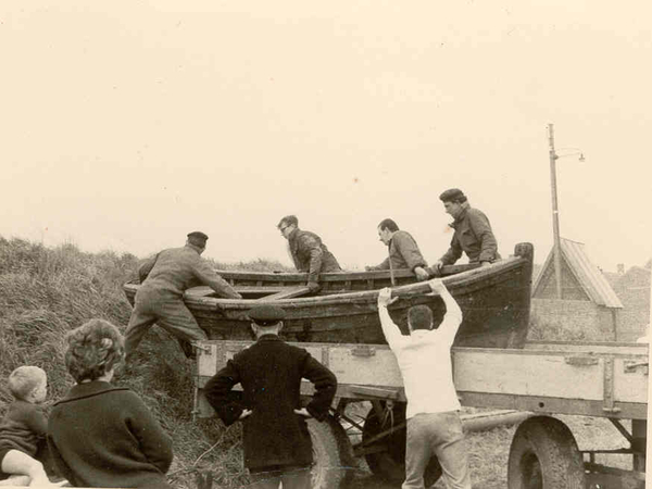 op de kaai hielp ieder mee