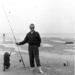 Jacques Rom vissend op plaat Konijnenschor Westerschelde