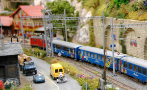Arosa express rijdt Grusch binnen