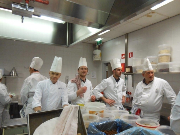 half zachte  luxe broodjes  maandagav 2 sem 2013 032