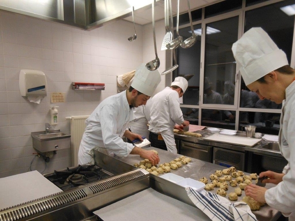 half zachte  luxe broodjes  maandagav 2 sem 2013 025