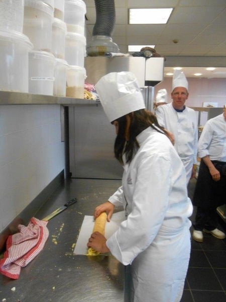 opgerolde biscuits vrijdagav..2 sem 2013 025