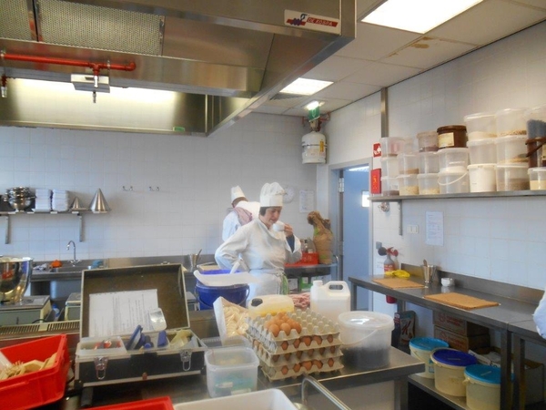 OPGEROLDE BISCUITS maandagav 2 sem 2013 017