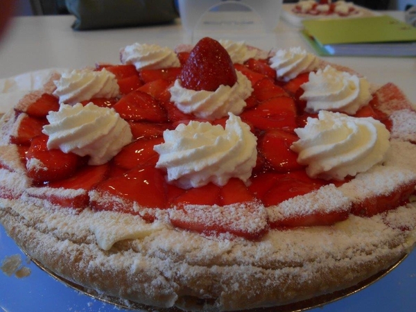 aardbeien taart en flan vrijdagavond 7 juni 2013 028