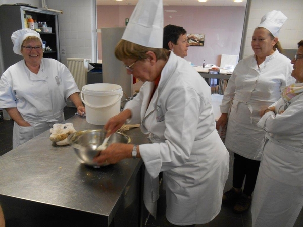 aardbeientaarten dinsdagvoormiddag 2 sem 2013 4 juni 007