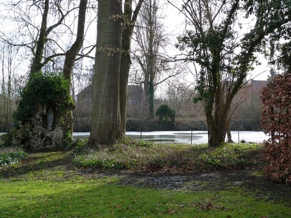 087-Mariadal met grot