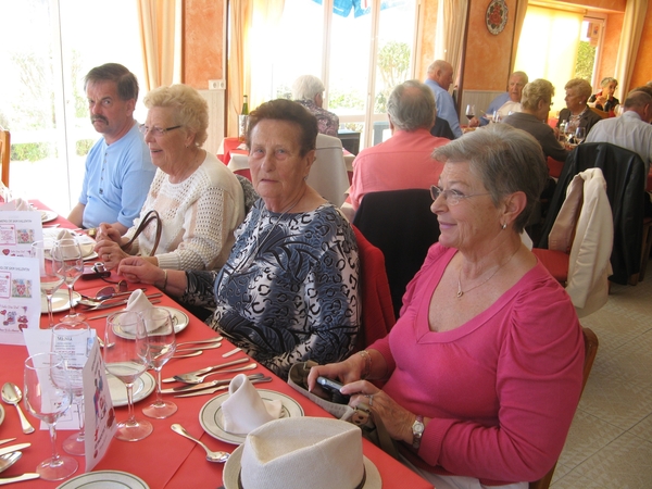 De andere kant van de tafel van de vrienden.