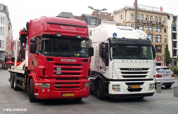 SCANIA NL_BV-PJ-62 & IVECO NL_BX-ZB-49 KON. ASTRIDPLEIN 20120917