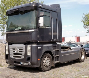 RENAULT 500  F_1218 YC 02 KEMPENSTRAAT 20130528