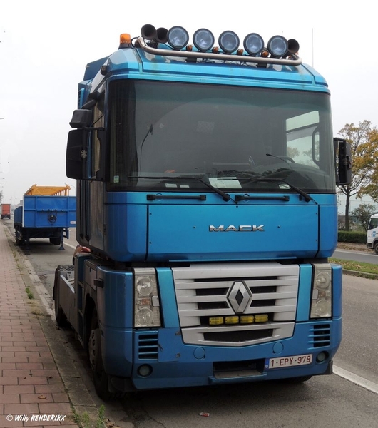 RENAULT MACK - B_1-EPY-979 - SLACHTHUISLAAN 20131117_1