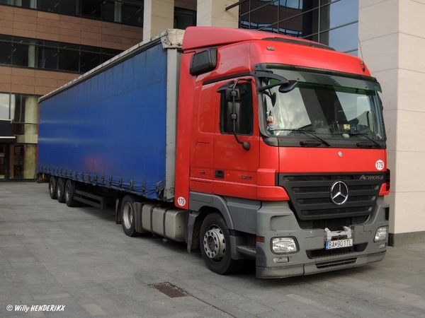 MERCEDES ACTROS 1844- SK_BA-901TL - KIEVITPLEIN 20131204 (2)