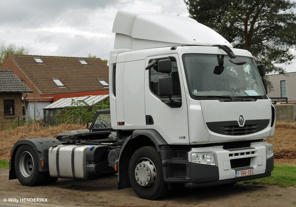 RENAULT 340 - B_1-DGW-093 LOMMEL HOOGSTRAAT 20140407_2