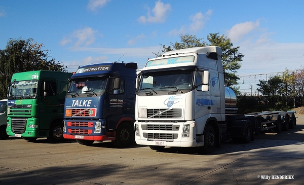 DAF XF-B_1-FNH-643 & VOLVO FH-B_1-COW-001 & VOLVO FH-B_XXB-351 FN