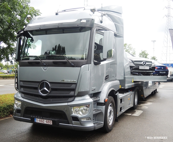 MERCEDES ACTROS 1942_B-1-KGZ-693 met SLC & C Coup Parking MAKRO