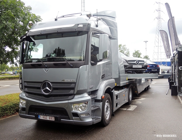 MERCEDES ACTROS 1942_B-1-KGZ-693 met SLC & C Coup Parking MAKRO