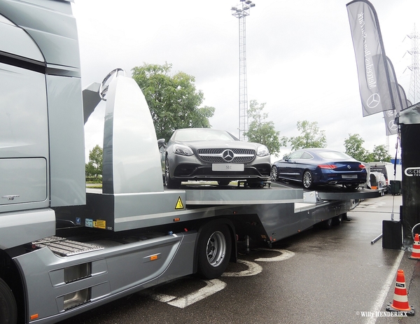 MERCEDES ACTROS 1942_B-1-KGZ-693 met SLC & C Coup Parking MAKRO