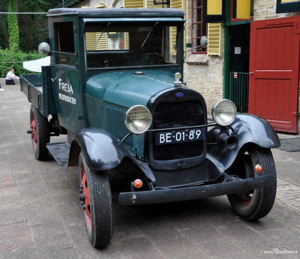 ZUIVELFABRIEK 'FREIA' VEENWOUDEN (9O) FORD Vrachtwagen