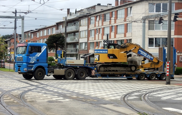 MAN met graafmachine RUGGEVELDLAAN 20160701