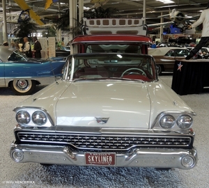 OLDTIMER 'FORD SKYLINER' SINSHEIM Museum 20160821 (1)