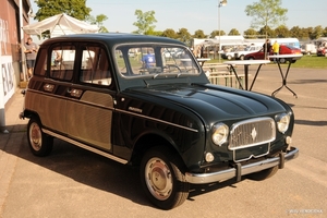 RENAULT R4 'PARISIENNE' (1)