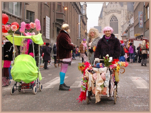 sized_sized_DSC50925a Karnaval Dinsdag-Voil Jeanetten