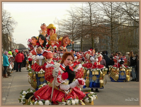 sized_sized_P2290431a Karnaval zondag de stoet