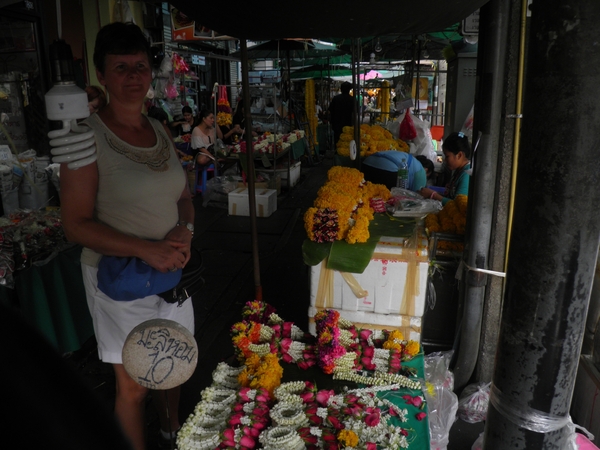 op de bloemenmarkt