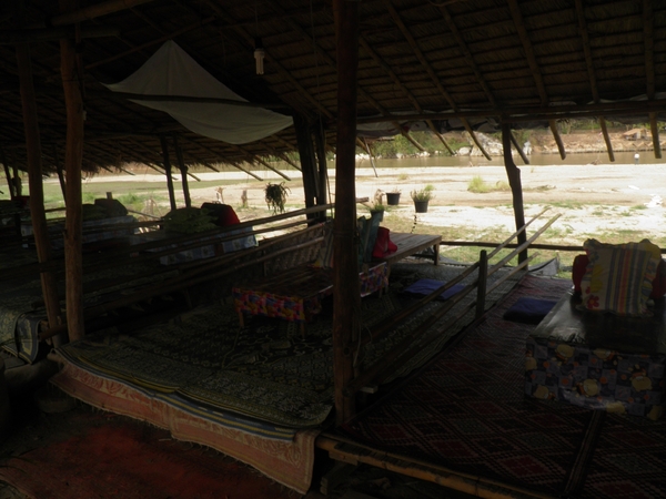 aan strand Chiang Rai