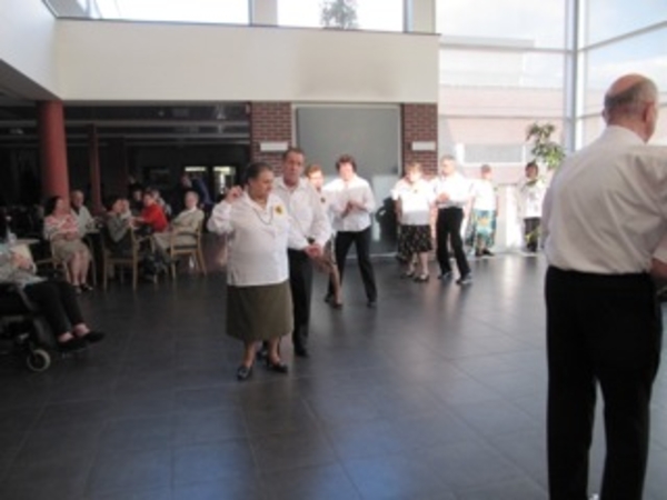 Optreden dansgroep in RVT Sint-Elisabeth