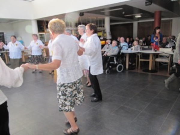 Optreden dansgroep in RVT Sint-Elisabeth