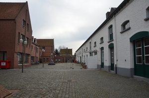 081