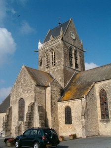 Sainte mere eglise, met zijn parachutist