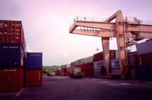 container terminal Nacala met stacking crane