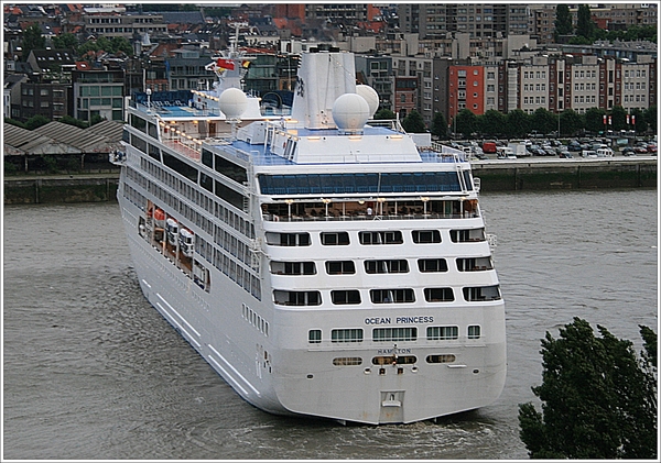 Cruiseship Ocean Princess ...