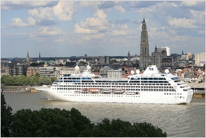 Cruiseship Ocean Princess Leaving Antwerp ..