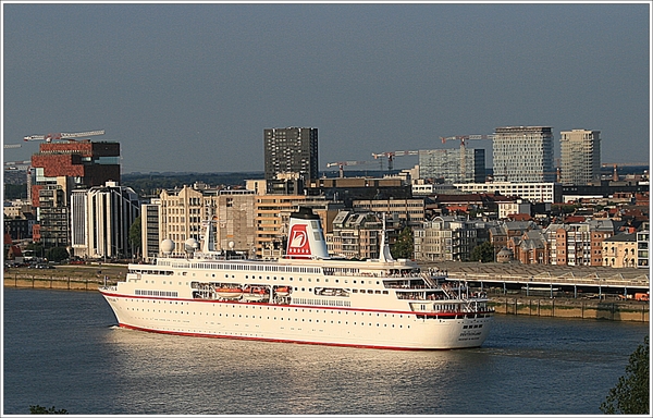 Cruiseship 